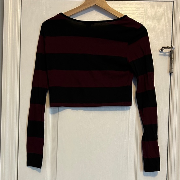 Forever 21 Black and Burgundy Striped Crop Top - Picture 4 of 7